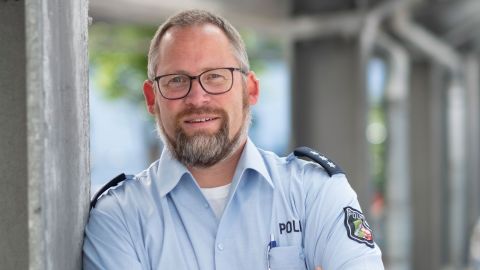 Armin Kibbert from the police traffic control center in Lüdenscheid has observed the effects of the closure on all traffic in the Märkisch district.