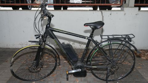Zu sehen ist ein Fahrrad, das vermutlich aus einem Diebstahl stammt. 