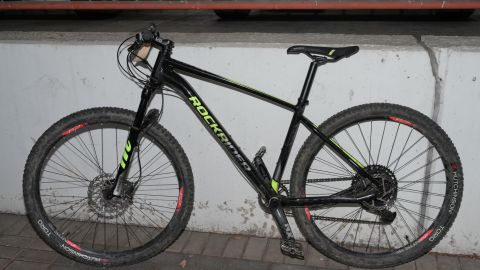 Zu sehen ist ein Fahrrad, das vermutlich aus einem Diebstahl stammt. 