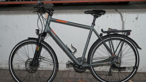 Zu sehen ist ein Fahrrad, das vermutlich aus einem Diebstahl stammt.