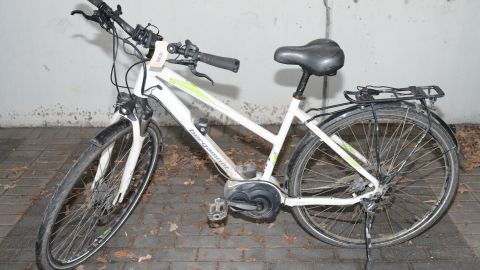 Zu sehen ist ein Fahrrad, das vermutlich aus einem Diebstahl stammt. 