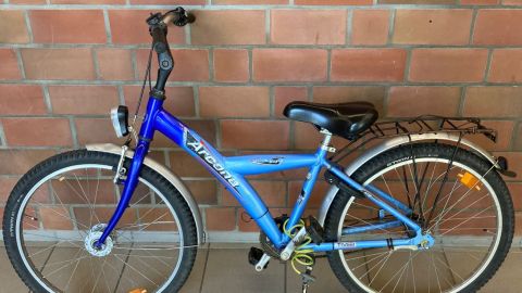 Zu sehen ist ein Fahrrad, das vermutlich aus einem Diebstahl stammt. 