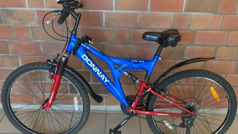 Zu sehen ist ein Fahrrad, das vermutlich aus einem Diebstahl stammt.