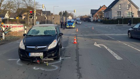 Unfall zwischen Pkw und Fahrradfahrer.
