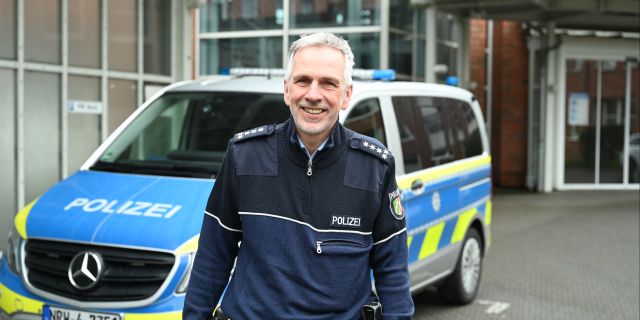Auf dem Bild ist der neue Wachleiter der Polizeiwache Ost, Torsten Lampe, zu sehen. 