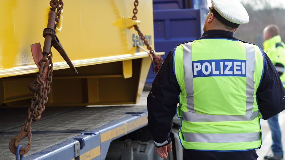 NRW police carry out targeted checks on trucks and buses