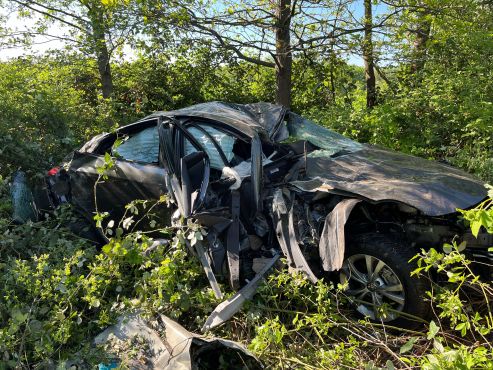 Unfallstelle A2 mit beschädigtem Pkw