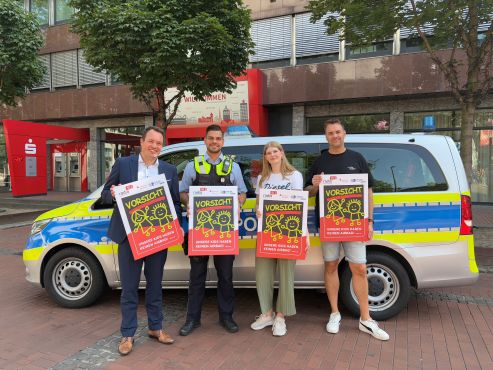 Plakataktion "Vorsicht unsere Kids haben keinen Airbag!"