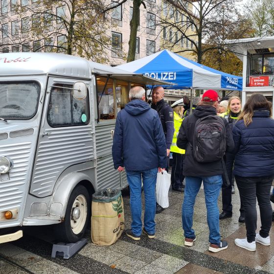Coffee with a Cop macht Halt in Bielefeld