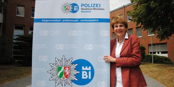Polizeipräsidentin Dr. Katharina Giere präsentiert neues Behördenlogo