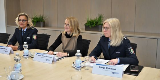 Gruppenbild von der Pressekonferenz zur Jahresbilanz Verkehr 2022 der Polizei Bielefeld